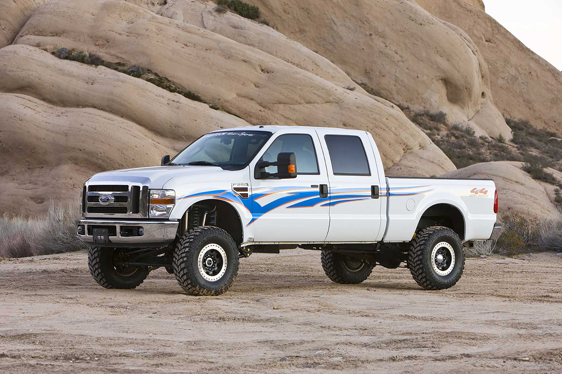 6" 4LINK SYS W/COILS & PERF SHKS 2008-16 FORD F250 4WD. - K2120 - Image 2