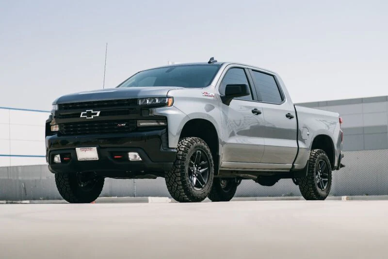 Cognito 19-24 Chevy Silv/Sierra 1500 4WD 1in Perf Ball Joint Leveling Kit w/ Fox PS Coilover 2.0 IFP - Image 2