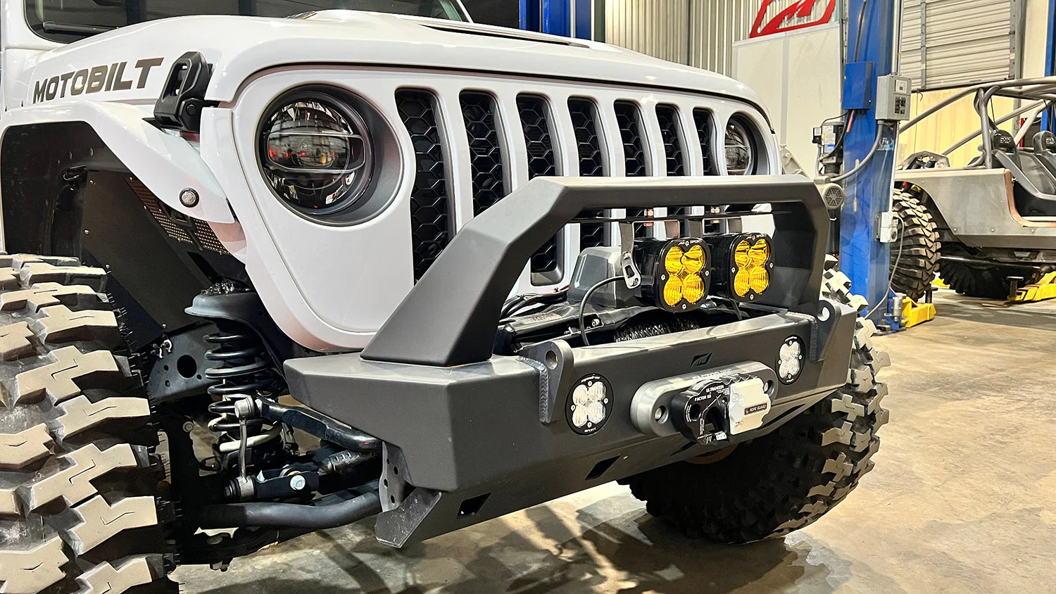 Crusher HD Universal Light Mount for Crusher HD Bolt-On Bull Bar Motobilt - MB1204 - Image 12