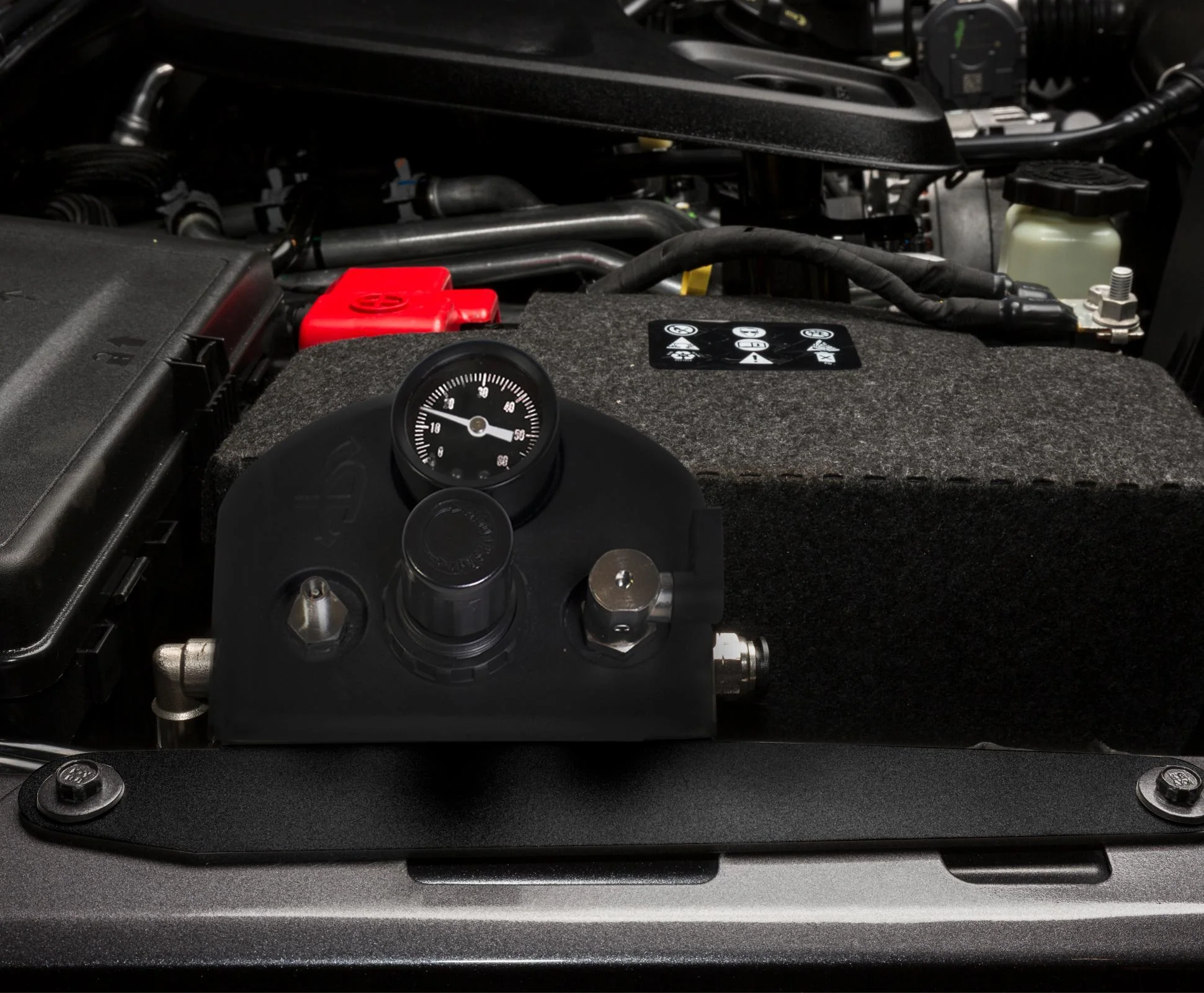 Gladiator Tire Inflator System 4 Tire For 19-20 Jeep Gladiator W/Engine Mount With Box, Fittings, Hoses and Storage Bag Black UP Down Air - 228-1819 - Up Down Air