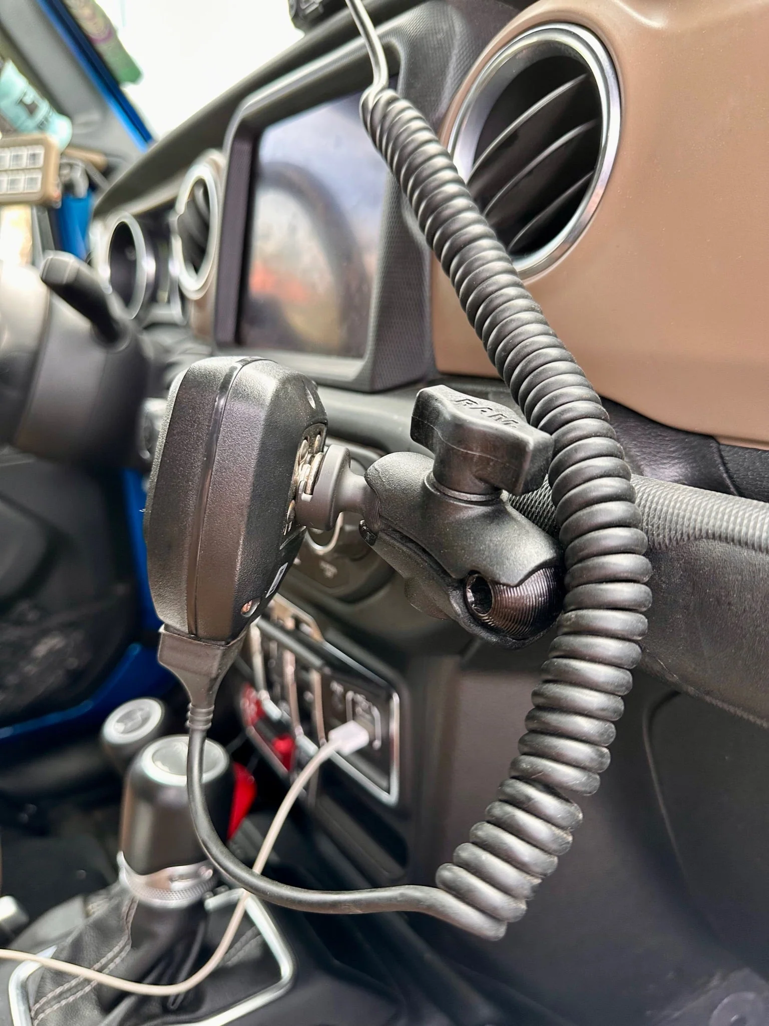 JK/JKU C.B. Clip Mount - Image 8