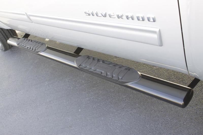 Lund 07-17 Chevy Silverado 1500 Crew Cab 5in. Oval Straight SS Nerf Bars - Polished - Image 3