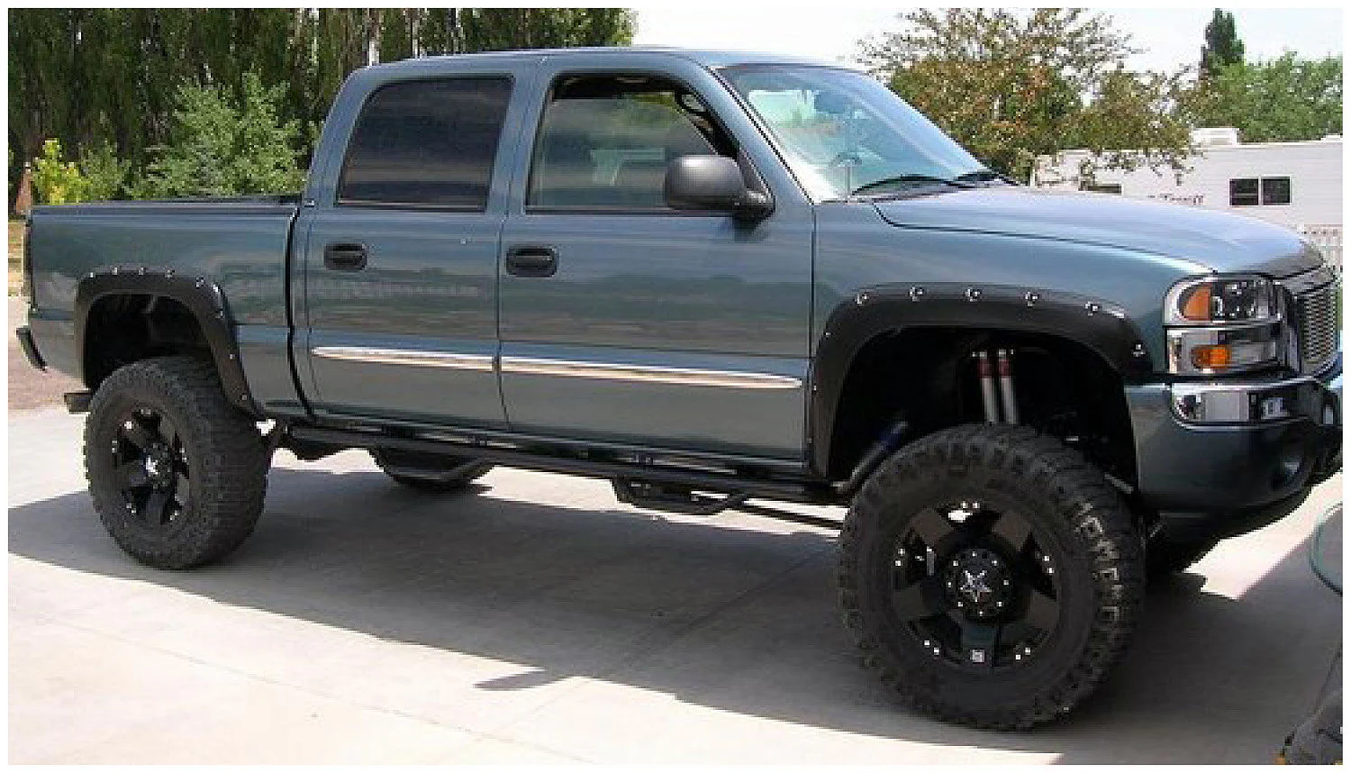 Pocket Style Fender Flare 4 PC Set For 1999-2007 Silverado 1500/1500 HD/2500/2500 HD/3500, Sierra 1500/1500 Classic/2500 HD/2500 HD Classic/3500/3500 Classic Husky Liners - 2804917