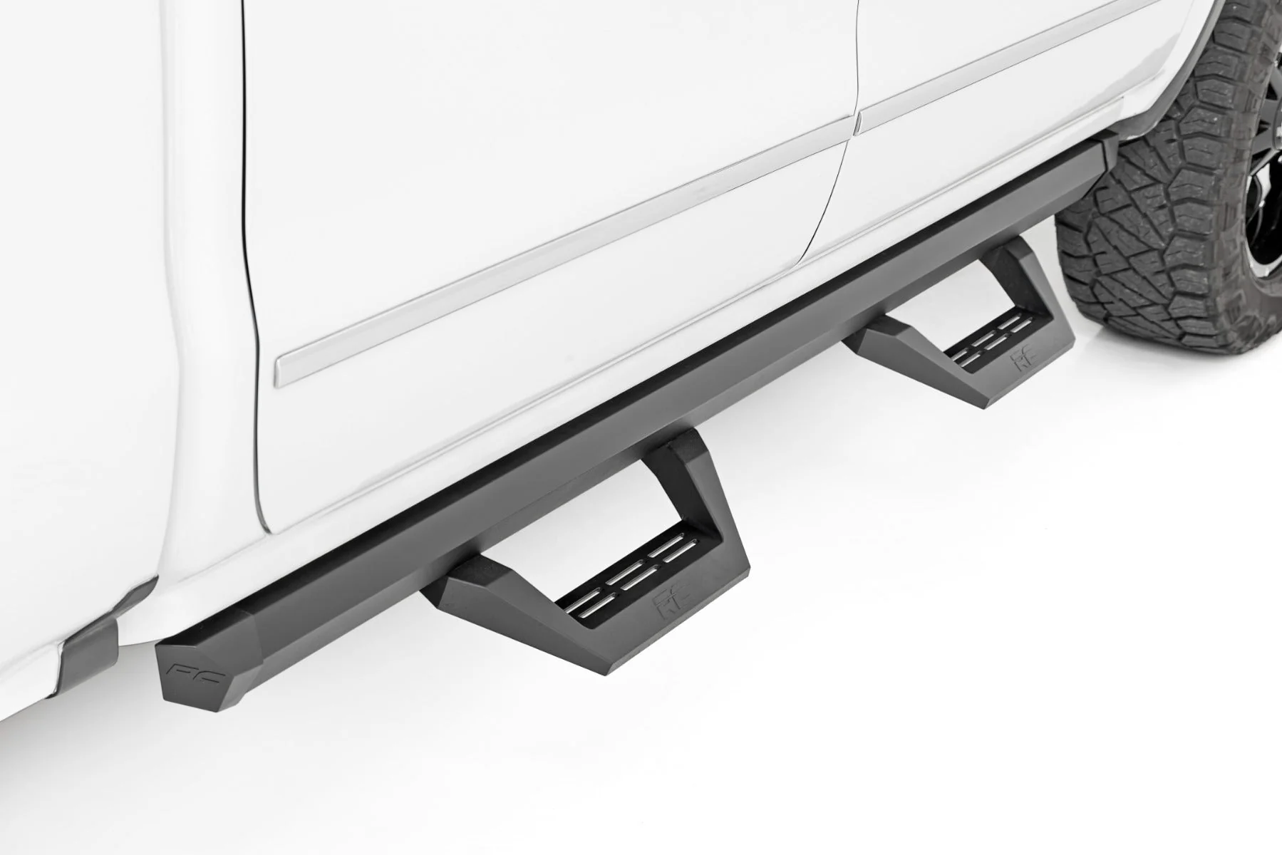 SRX2 Adjustable Aluminum Step Crew Cab 07-18 Chevy/GMC 1500/2500HD/3500HD Rough Country - 11009A - Image 3