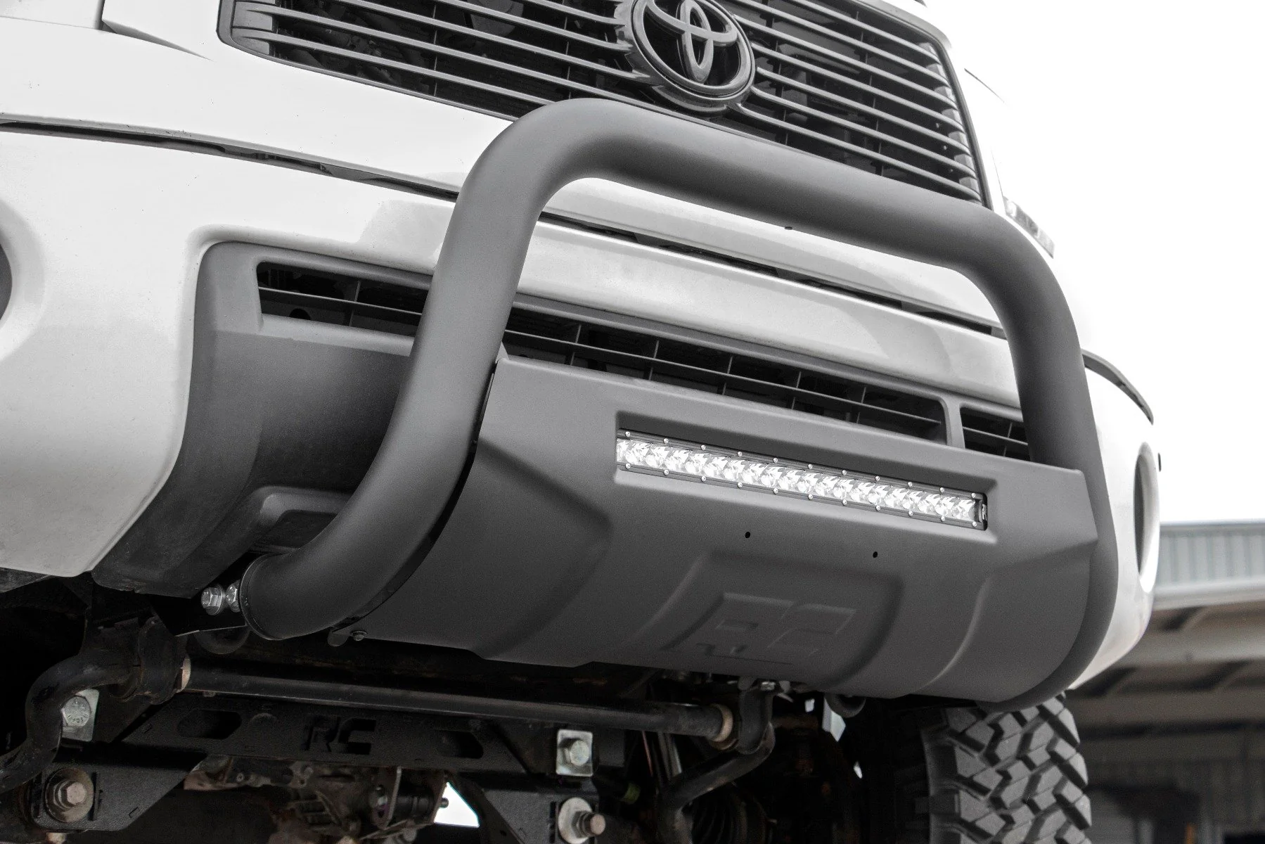 Toyota 07-20 Tundra Bull Bar w/LED Light Bar Black Rough Country - B-T4071 - Image 3